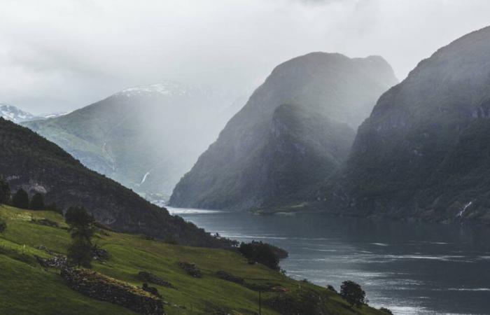 “Una montagna, un cannone, un lago” di Lars Ramslie, marinaio delle acque oscure – Libération