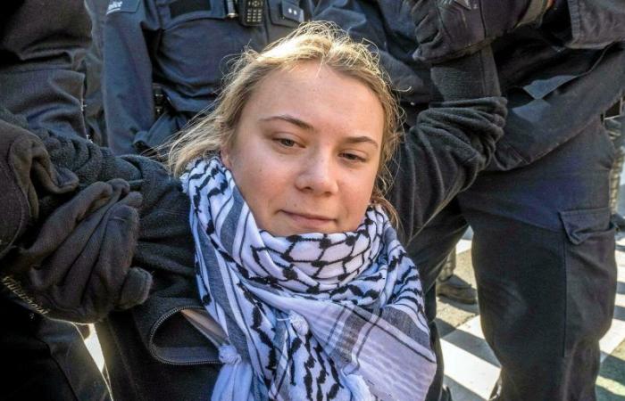 Greta Thunberg arrestata dalla polizia durante la protesta