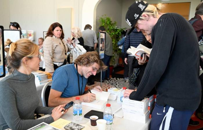 “Si sente ovunque che la gente non legge più, ma guardate, è pieno”: folla alla fiera del libro di Royat-Chamalières