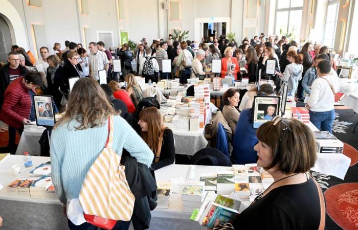 “Si sente ovunque che la gente non legge più, ma guardate, è pieno”: folla alla fiera del libro di Royat-Chamalières