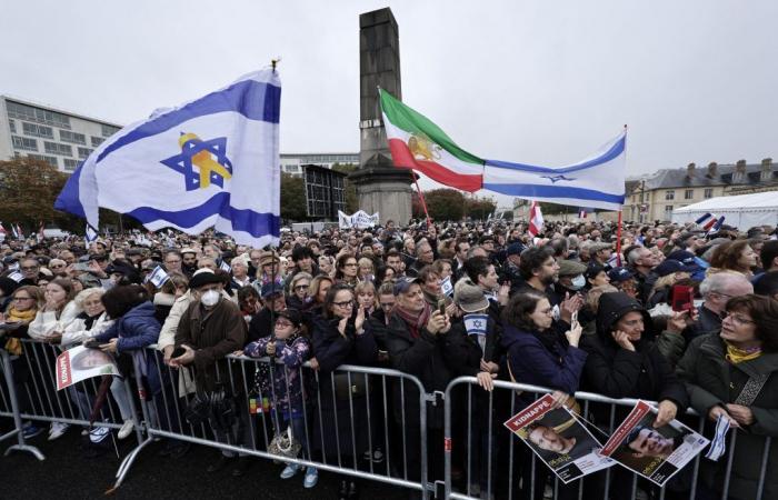 Migliaia di persone a Parigi per sostenere Israele e le vittime del 7 ottobre