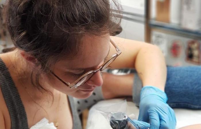 Medico di medicina generale, diventa tatuatrice