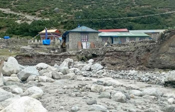 I laghi glaciali minacciano i residenti vicino all’Everest (foto)