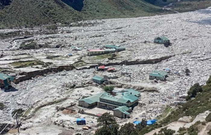 I laghi glaciali minacciano i residenti vicino all’Everest (foto)