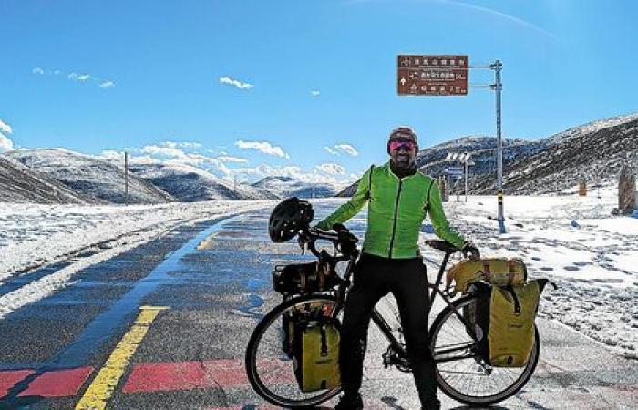 Nato a Morlaix, Fabien Saint-Jalmes ha viaggiato intorno al mondo pedalando per 45.000 km attraversando 42 paesi