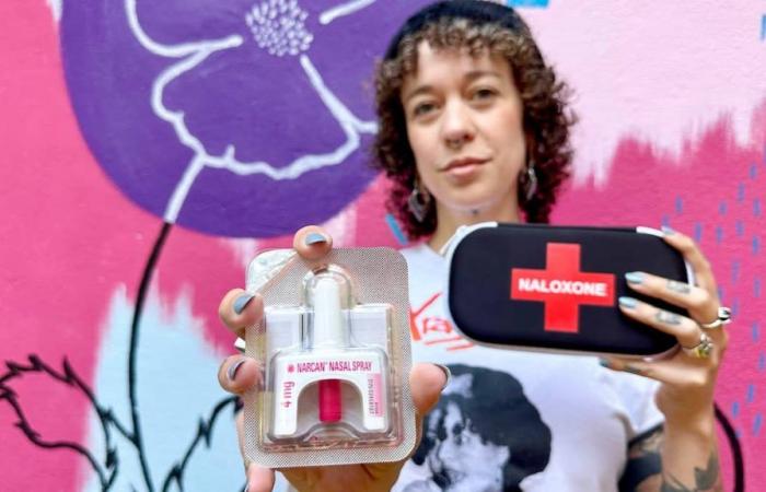 “Tutti dovrebbero avere il naloxone con sé o a casa”: un operatore di strada vuole democratizzare questo antidoto agli oppioidi e formare la popolazione a prevenire morti inutili