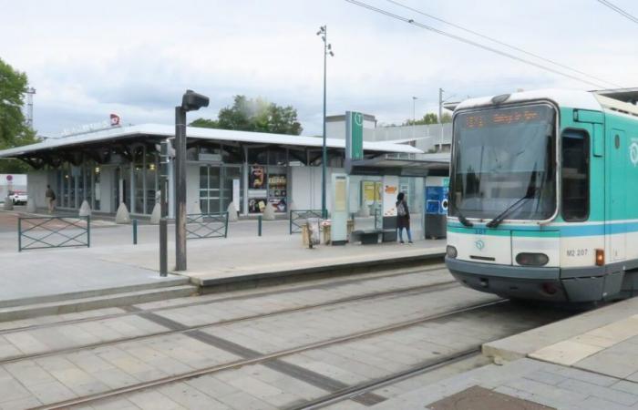 Gennevilliers: il tram investe un uomo in scooter e prosegue la sua corsa, la vittima è in gravi condizioni