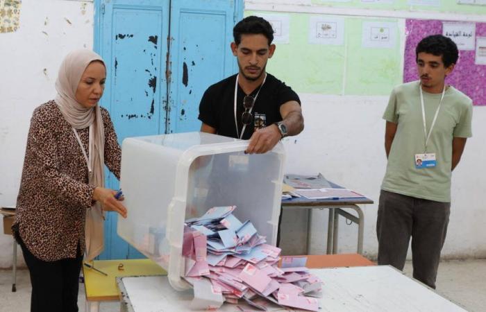 In Tunisia, il presidente uscente Kais Saied si è dichiarato vincitore di un’elezione con un’affluenza molto bassa