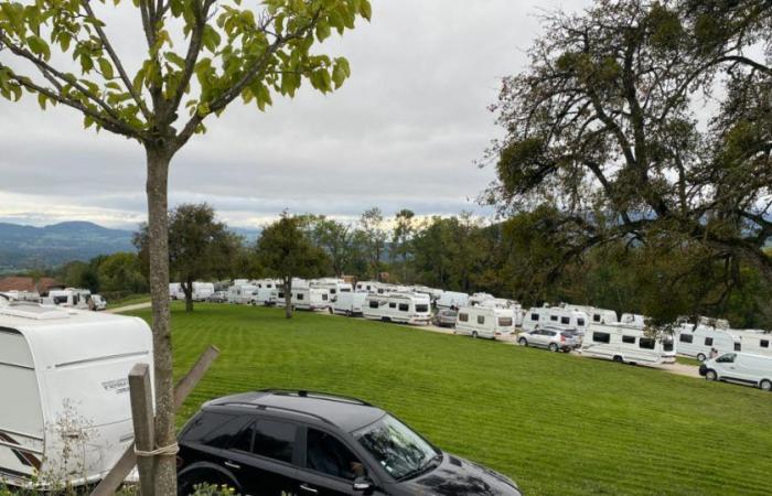 Alta Savoia. 85 caravan occupano il parcheggio del Grand Parc d’Andilly