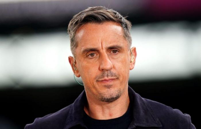 Gary Neville afferma che “sembra la fine” per Ten Hag dopo aver “scaricato” la coppia di Man Utd per lo scontro con Villa