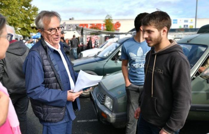 Più di 110 Citroën C15 si sono riunite in Dordogna con il designer per il 40° anniversario del veicolo utilitario