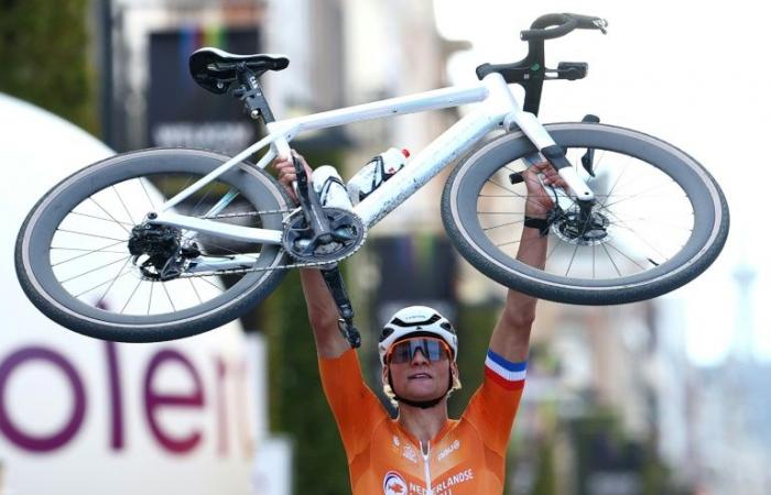 Mathieu van der Poel è incoronato campione del mondo su ghiaia