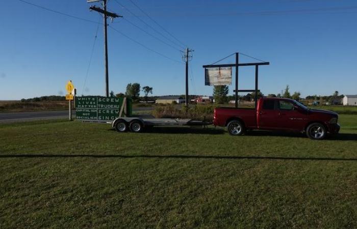 All’ingresso del “villaggio più bello del Canada”, un cartello crea inquietudine