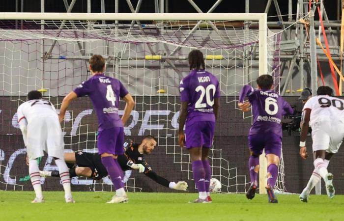 Maignan e De Gea parano entrambi i rigori nel frenetico primo tempo sull’1-0