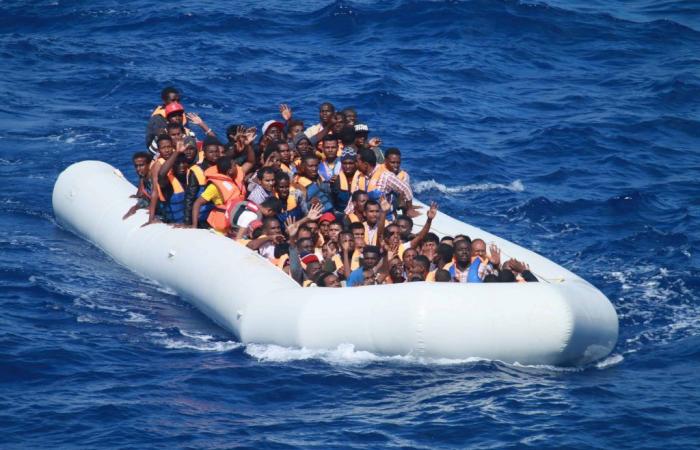 Immigrazione incontrollata nel Regno Unito. In un giorno sbarcano 973 migranti