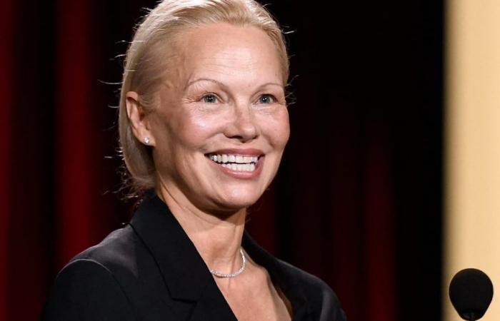 Pamela Anderson rivela di aver “soffrito di depressione per due decenni”