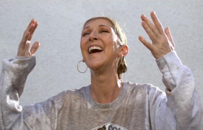 Sequenza surreale: perché Celine Dion è completamente spruzzata di liquido?