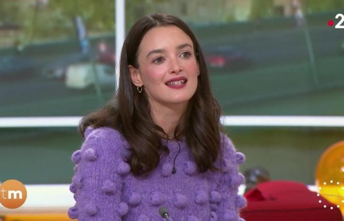 Julien Arnaud flirta con Charlotte Le Bon dal vivo a Télématin, l’attrice le fa un contrasto ben intenzionato