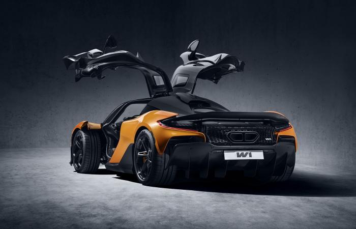 La nuova McLaren W1 è una supercar ibrida con 1275 CV e la più veloce nella storia del marchio