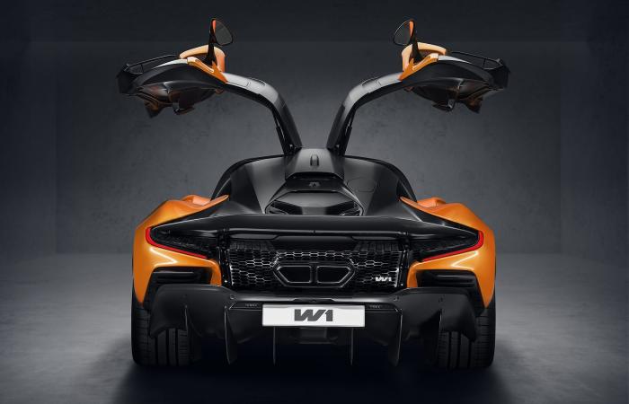 La nuova McLaren W1 è una supercar ibrida con 1275 CV e la più veloce nella storia del marchio