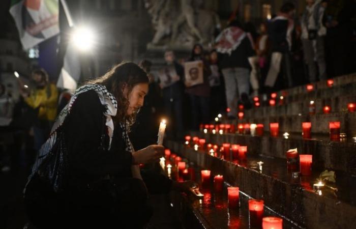 Centinaia di persone davanti alla Borsa di Bruxelles per rendere omaggio alle vittime palestinesi e libanesi