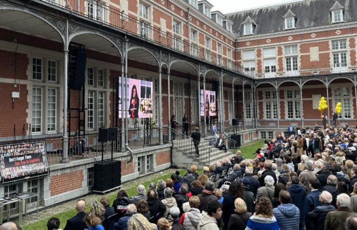 Più di mille persone si sono radunate a Uccle per sostenere gli ostaggi israeliani