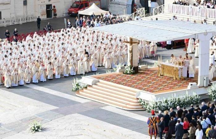 Apertura del Sinodo: il Papa invita a pregare e a digiunare per la pace il 7 ottobre