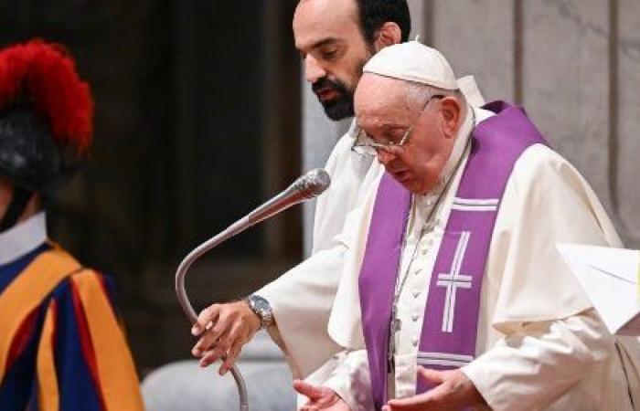 Apertura del Sinodo: il Papa invita a pregare e a digiunare per la pace il 7 ottobre