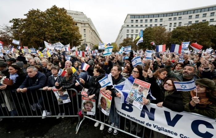 Un anno dopo il 7 ottobre, le famiglie degli ostaggi ricevuti da Macron prima di una cerimonia di tributo