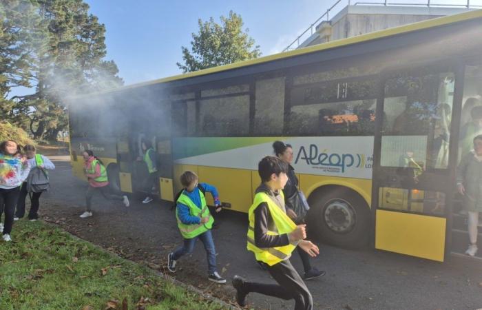 Studenti di un collegio della Loira Atlantica costretti a evacuare urgentemente un autobus: cosa è successo?