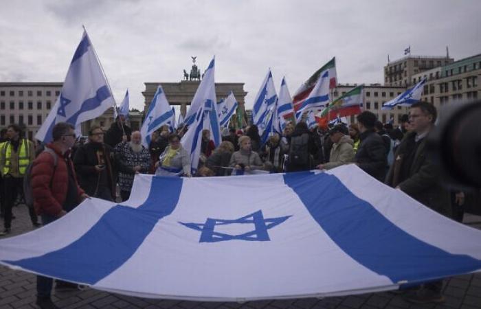 Anniversario del 7 ottobre celebrato in tutto il mondo con memoriali e proteste pro e anti-Israele