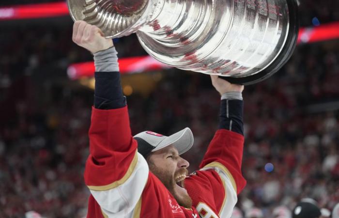 I membri dei Panthers ricevono i loro anelli della Stanley Cup