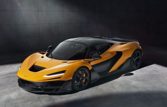 La nuova McLaren W1 è una supercar ibrida con 1275 CV e la più veloce nella storia del marchio