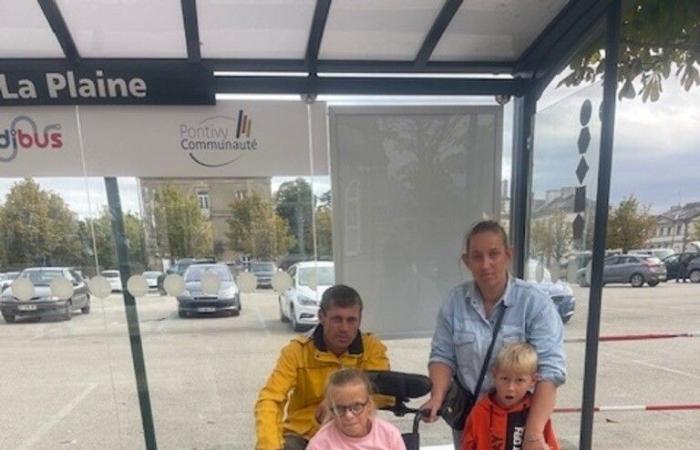 Nel Morbihan, una bambina albanese disabile di 7 anni dorme con la famiglia in un’auto