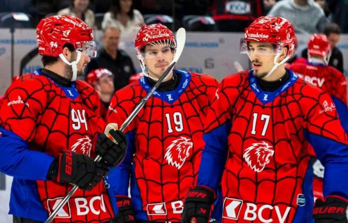 Hockey su ghiaccio: le maglie di Spider-Man tessono la loro tela