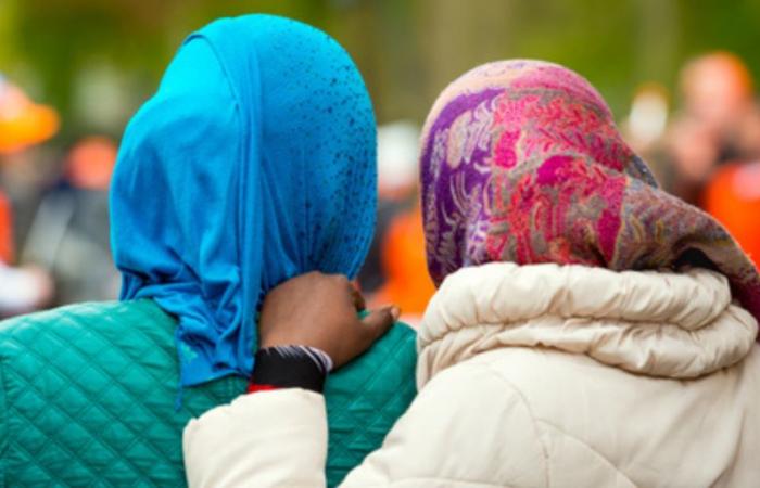 Moustapha Guirassy pubblica un decreto sull’uso del velo e della croce nelle scuole senegalesi