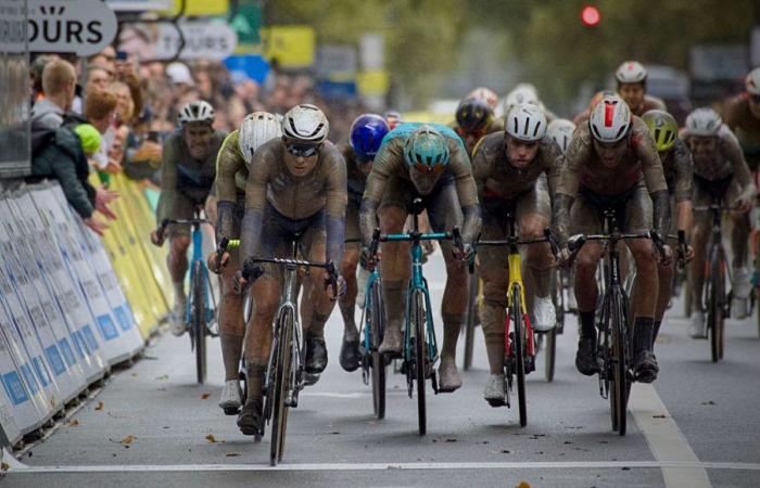 Ciclismo: Paris-Tours non arriverà più in avenue de Grammont