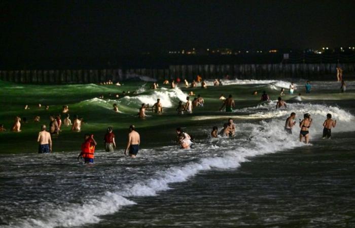 Di fronte alle temperature in aumento, Dubai adotta le spiagge notturne