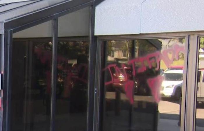 La Federazione ebraica di Detroit è stata colpita da graffiti che incitano all’odio