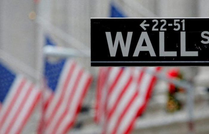 Wall Street chiude in rialzo mentre il prezzo del petrolio crolla