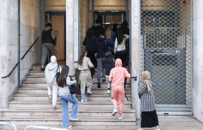 una studentessa aggredisce la sua insegnante dopo la richiesta di toglierle il velo, diritto di ritiro degli insegnanti del liceo di Sévigné