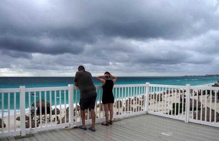 “Se scegli di restare, morirai”: la Florida si prepara ad affrontare l’uragano Milton (foto)