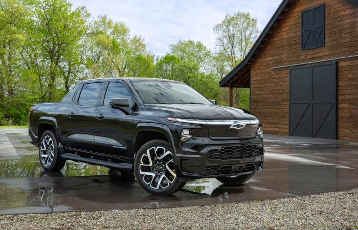 La Chevrolet Silverado EV WT Max Range 2025 raggiunge i 792 km di autonomia