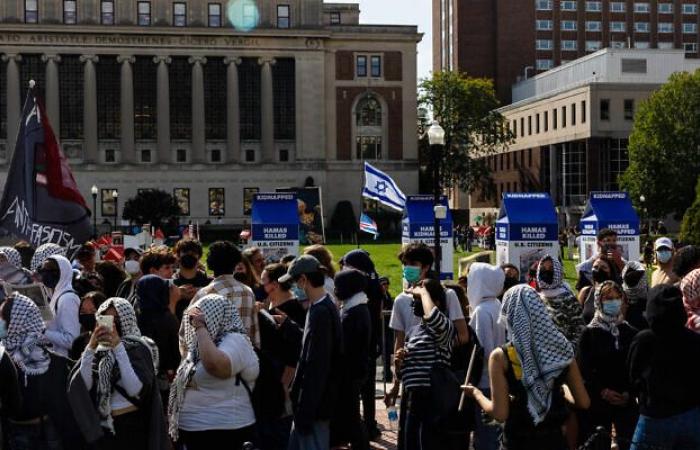 Attivisti filo-palestinesi gridano alla Columbia mentre gli studenti celebrano il primo anno dall’attacco del 7 ottobre