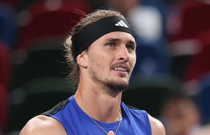 Alexander Zverev progredisce a Shanghai nonostante i problemi di salute