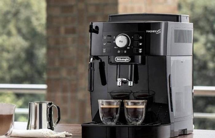 La regina delle macchine da caffè De’Longhi macina prezzo su Amazon e gli internauti se la vanno a ruba