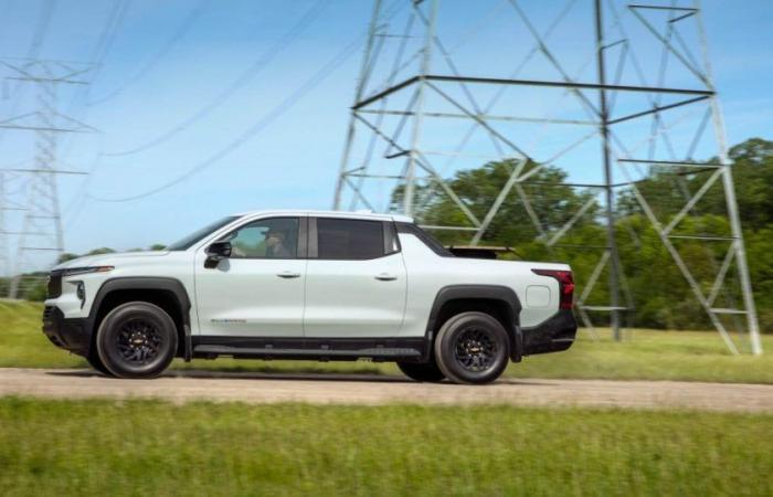 La Chevrolet Silverado EV WT Max Range 2025 raggiunge i 792 km di autonomia