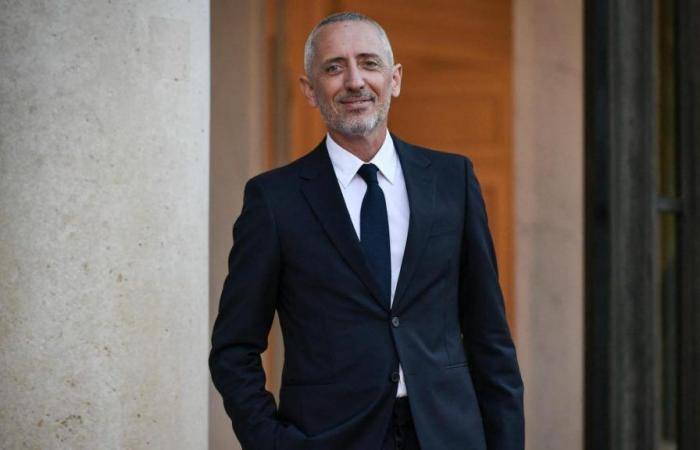 Gad Elmaleh acquisterà il cabaret parigino “Chez Michou”