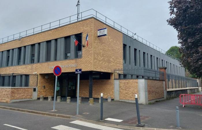 Île-de-France: un agente di polizia di Evry si suicida a Rosny dopo una discussione con la sua compagna nella loro casa di Montereau