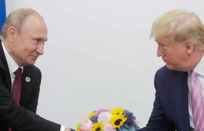 Trump avrebbe inviato in segreto i test Covid a Putin nel mezzo della pandemia, secondo quanto scoperto da un’indagine giornalistica